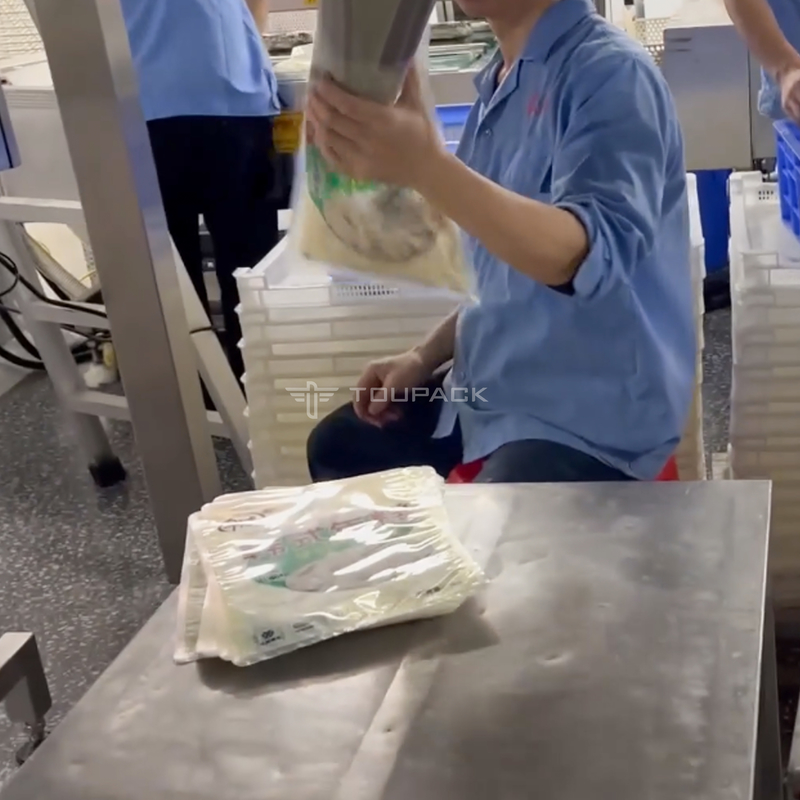 Kore Pirinç Kek Otomatik Tartı Dolum Makinesi Dikey 3 Yan Mühür Vakum Paketi