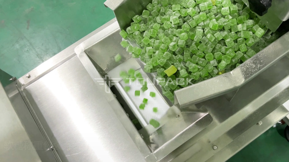 Tamamen Otomatik Sakızlı Şekerleme Paketleme Makineleri Yumuşak Jeli Meyve Çiğnemeler Şekerlemeler VFFS Arka Mühür Paketleme Makinesi
