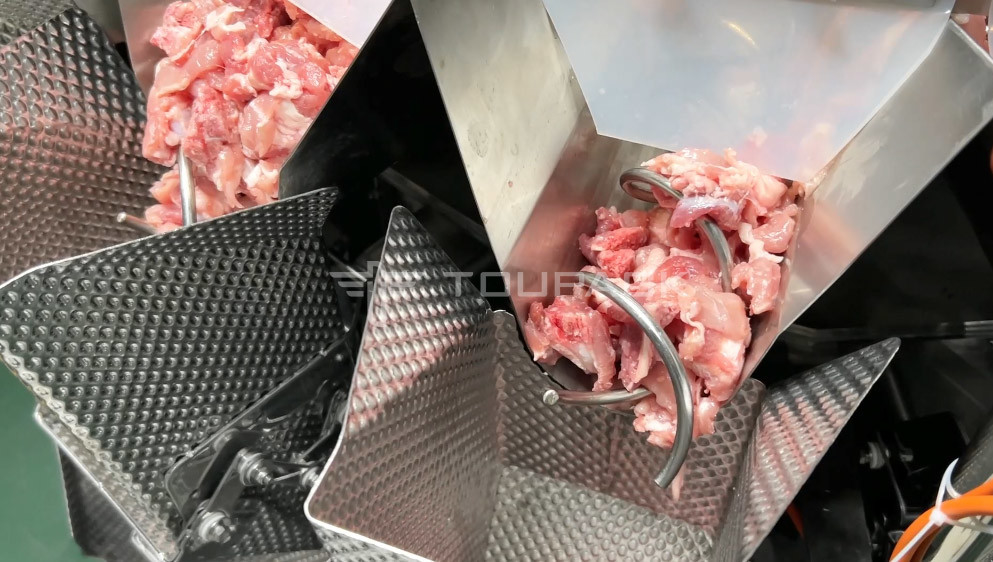 Dondurulmuş Et Taze Çiğ Domuz Kırpıkları Kaburgalar Çoklu Başlı Ağırlıklı Paketleme Makinesi Vuruşla Besleme