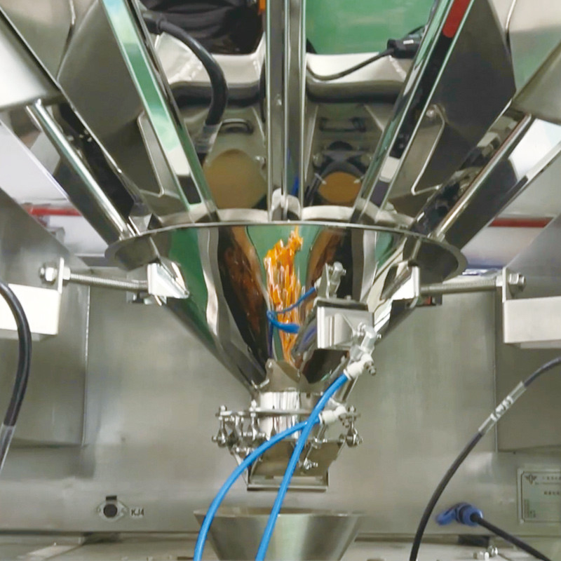 Otomatik Atıştırmalık Paketleme Makinesi Mısır Pop Küçük Patates Cips Atıştırmalık Gıda Atıştırmalık için Dikey Paketleme Makinesi