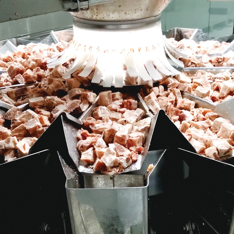 1kg 2kg Tavuk Kümes Hayvanları Nuggetleri kanatları Et Önceden Hazırlanmış Poşet Çok Kafalı Tartı Dikey Poşet Döner Dolum ve Yapıştırma Paketleme Makinesi