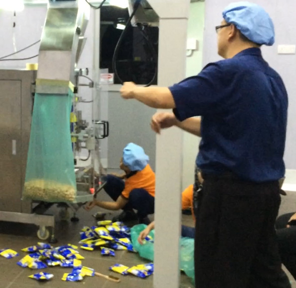 Toz Kahve Çekirdeği için Otomatik VFFS Dikey Form Dolum Mühür Paketleme Makinesi